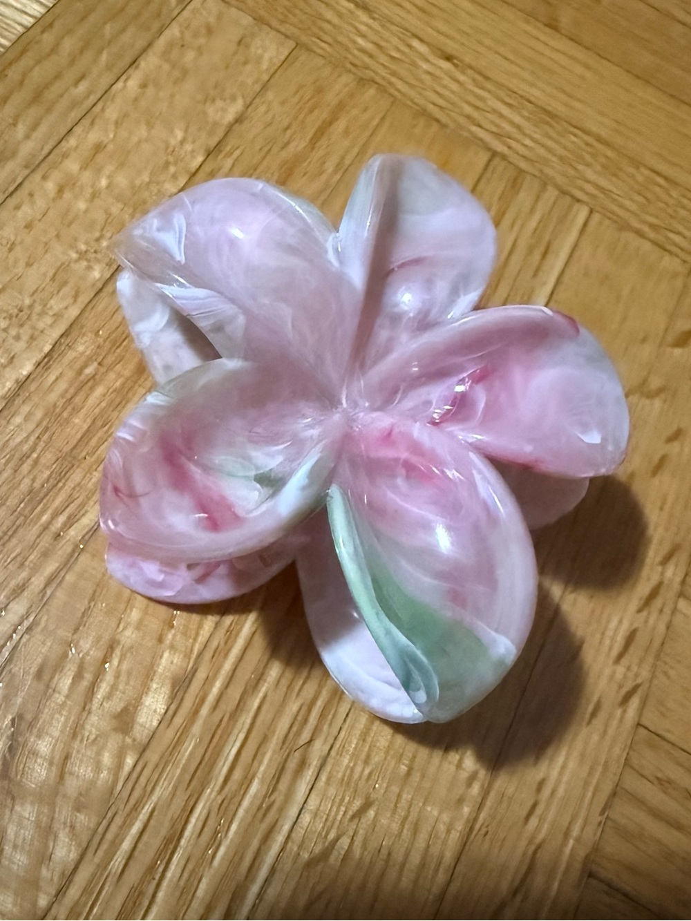 SHEIN Pink Floral Resin Hair Clip